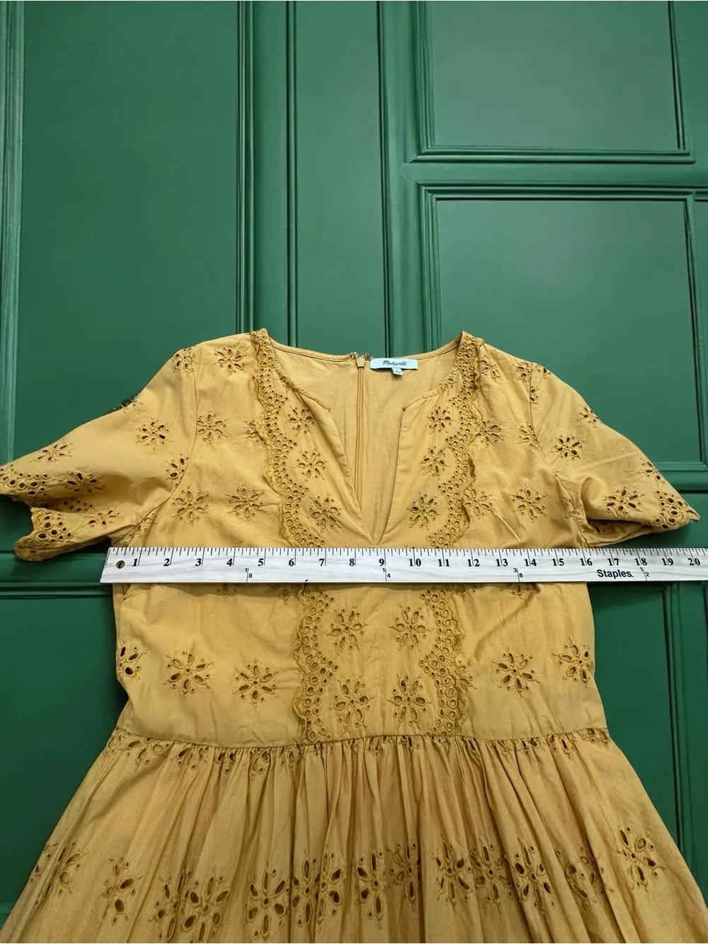 Madewell Cotton Eyelet Midi Dress. 
Burnt Mustard Yellow. Size: 4 - Picture 5 of 9